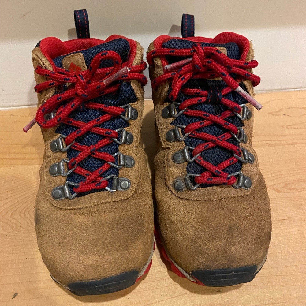 Columbia Newton Ridge hiking boots boys size 1